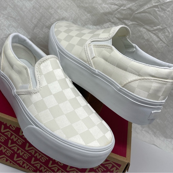 Vans Classic Slip-On Stackform
Satin Checkerboard White
VN000CN1CJ7 Platform - Picture 12 of 16